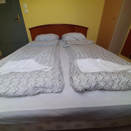 Retro Hotel Merid Zamárdi Eksteriør billede