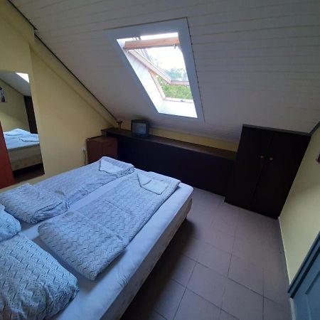 Retro Hotel Merid Zamárdi Eksteriør billede